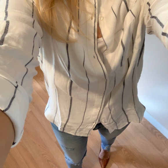 New 💜Soft striped button down - Picture 3 of 6